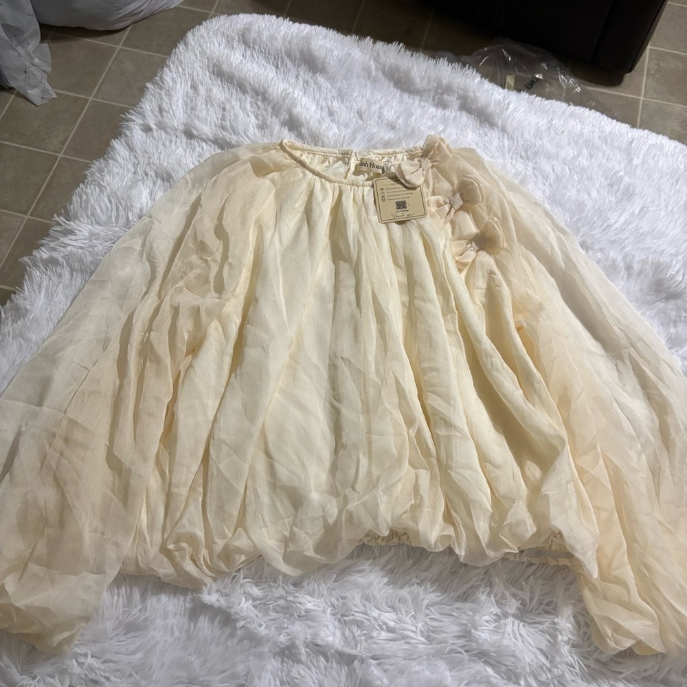 Chic Cream Blouse by - Picture 4 of 8